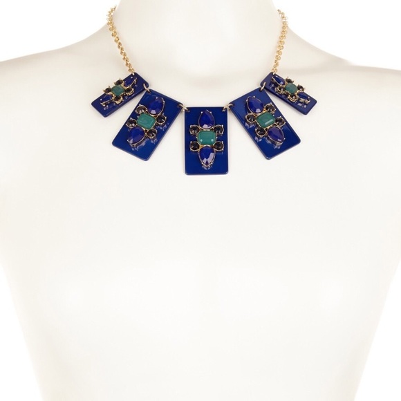 Lucite medallion statement necklace - Picture 2 of 3